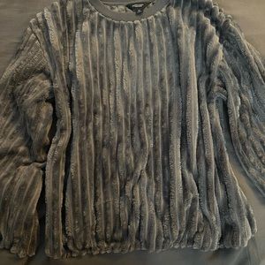 🥰 Simply Vera Wang Faux Fur Sweater in XS